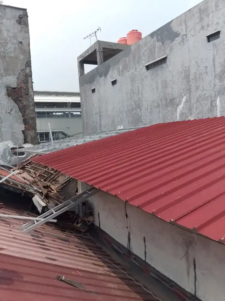 Perbaikan atap bocor/renovasi