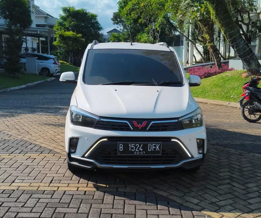 2021 white Wuling Confero