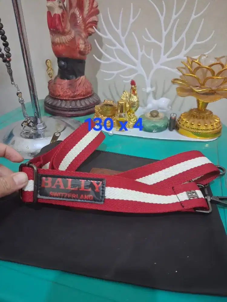 Tali tas branded
Bally uk 130 x 4 warna
Warna merah putih
Limited edit