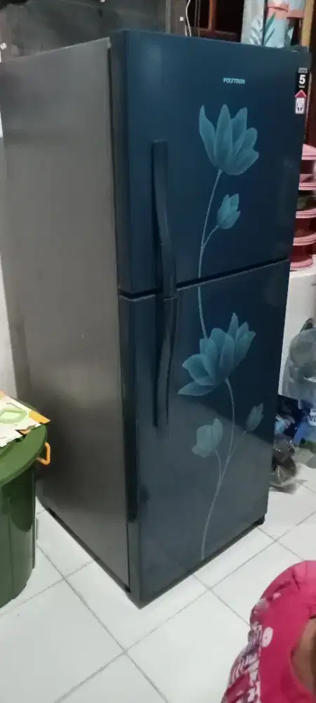 Jual kulkas 2 pintu polytron kondisi bagus hrg 1,4jt