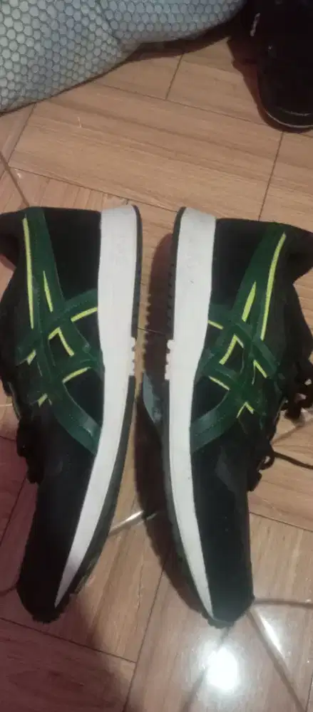 Sepatu asics masih bagus