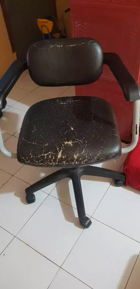 Kursi kantor merek savello