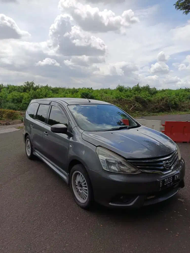 Nissan Grand livina 2014 Bensin