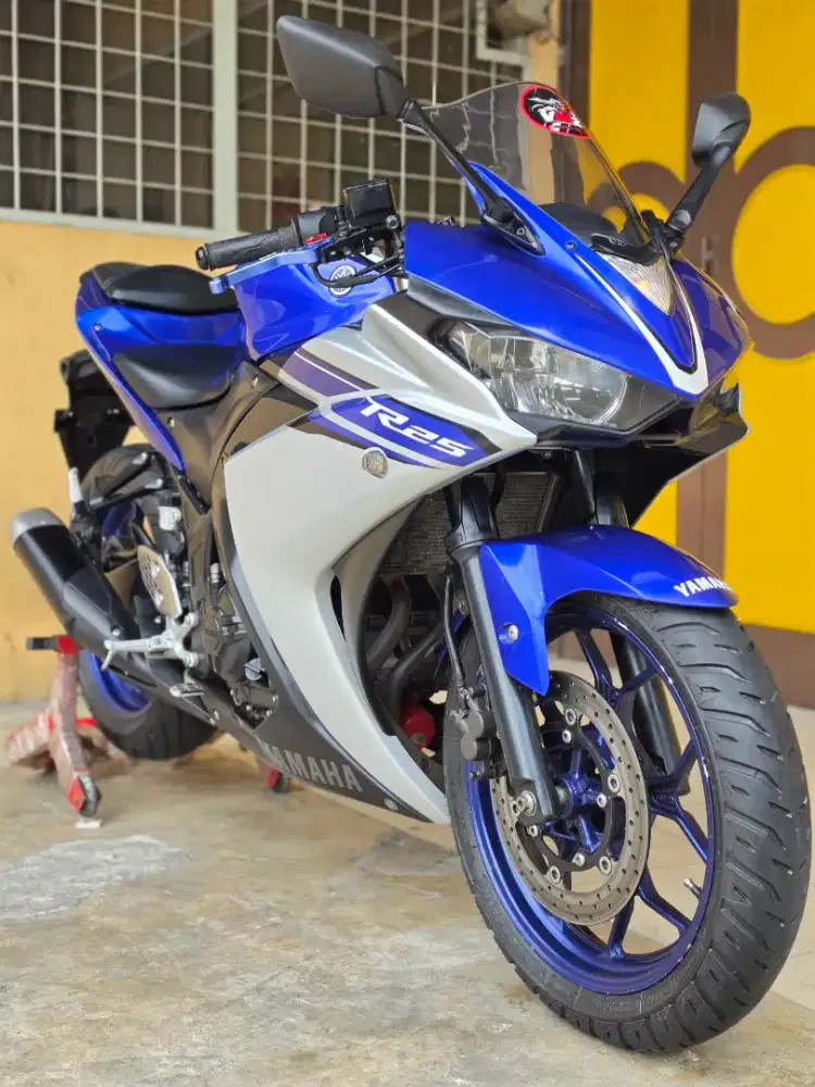 Yamaha R25 / YZF R 25 2016, Blue Premium Metalic.