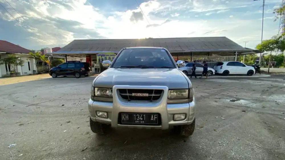 Isuzu panter 2002