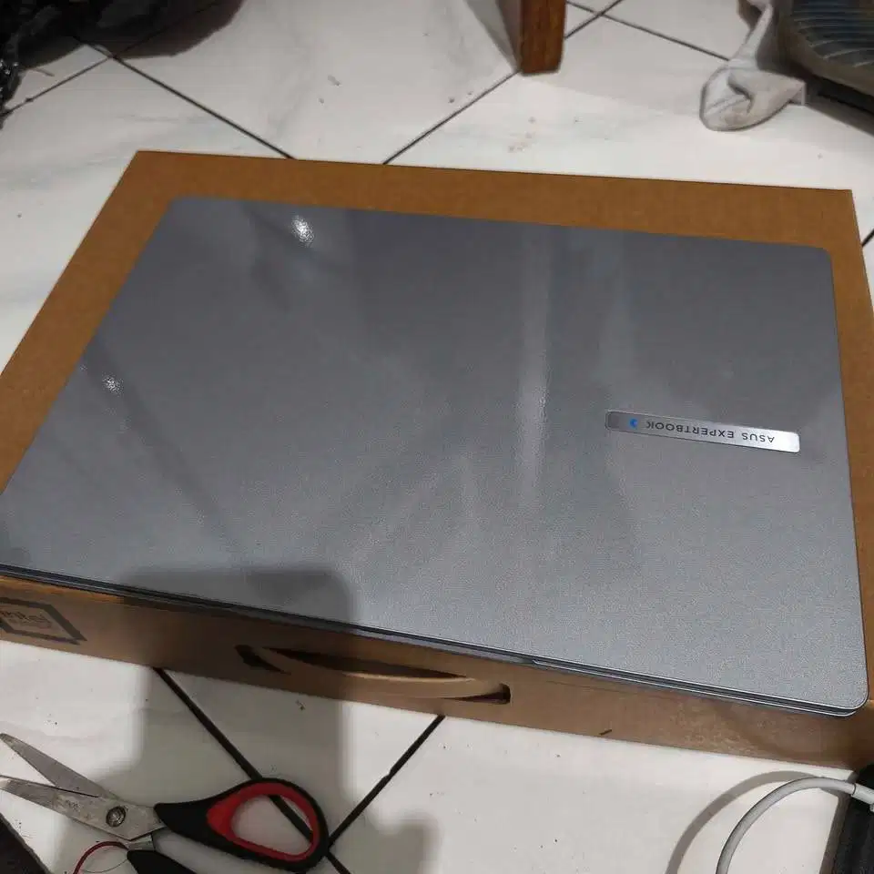 Asus expertbook p1403cva core i3 ram ddr5 8gb ssd 512gb layar 14 inch