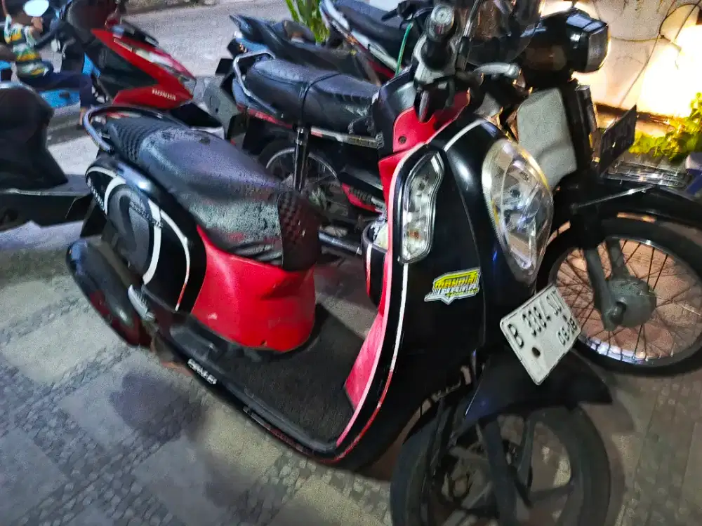Scoopu Merah item Fi 2013