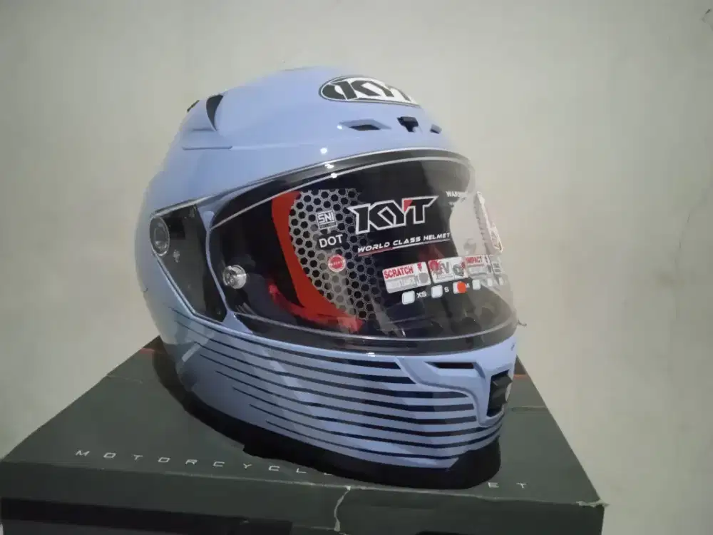 Helm KYT striker