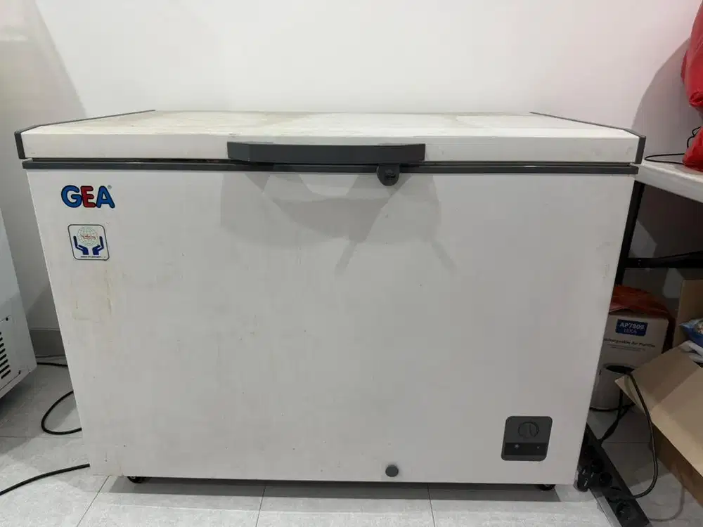 Dijual Freezer GEA 200L dan 300L