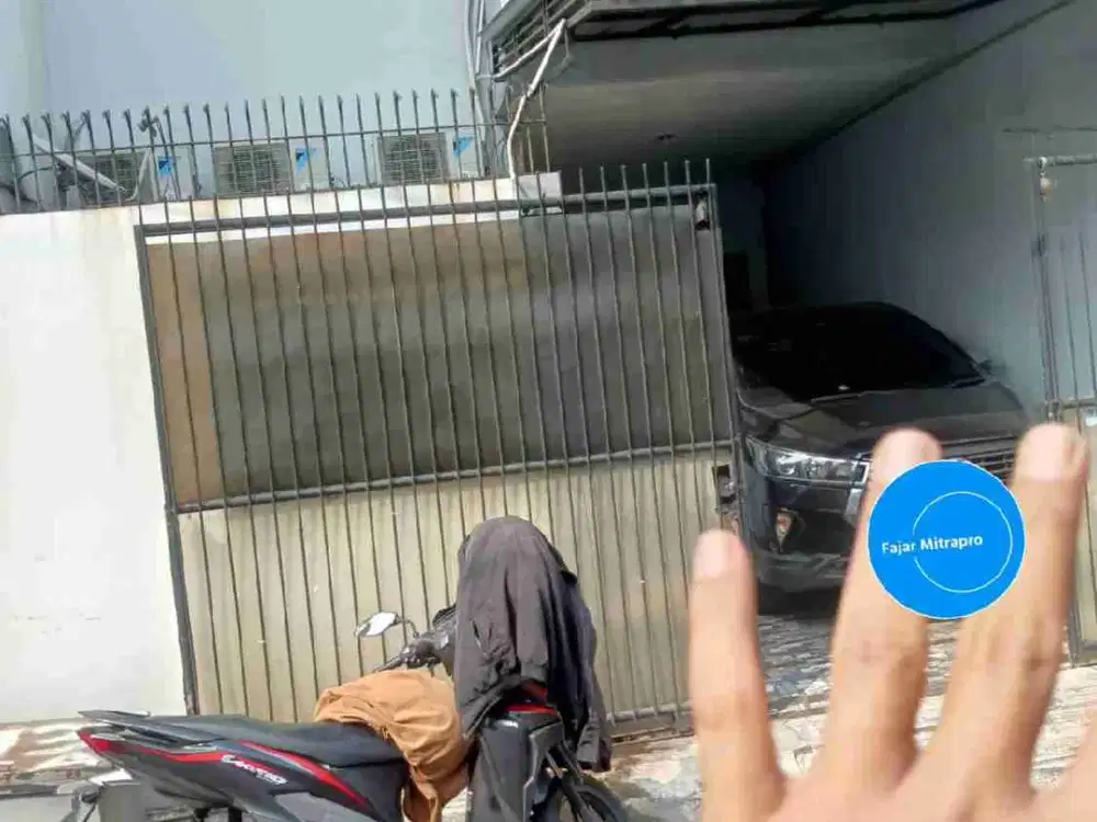 ruma 4 kamar 2 lantai siap huni 
di Rawamangun - veldrome