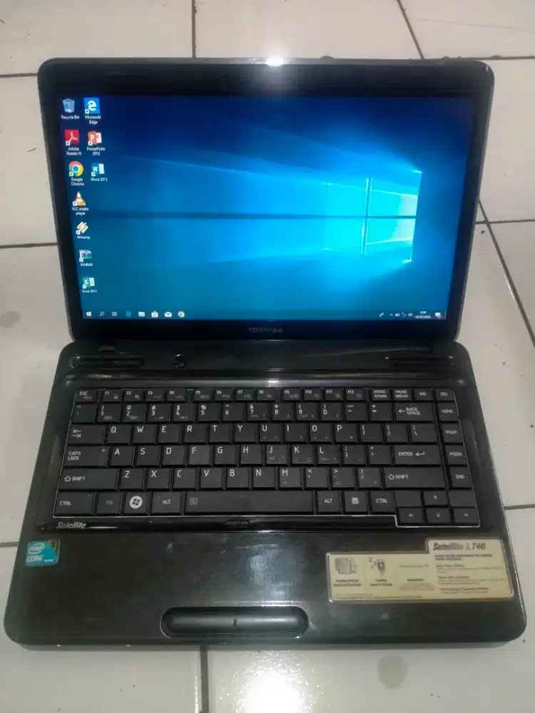 Laptop kuat Toshiba core i3 RAM 8Gb/500Gb batre bagus siap pakai