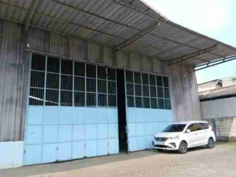 gudang coldstroge di pinggir jalan raya setu cibitung bekasi
