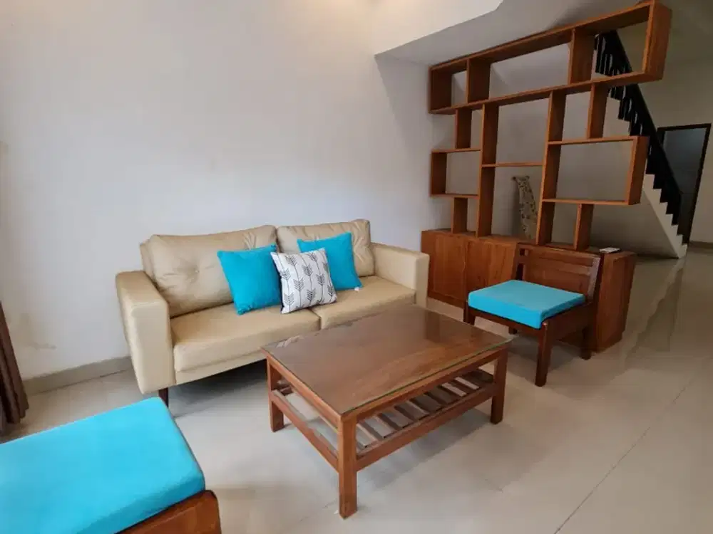 Rumah Dijual di Perumahan Royal Maguwo Sleman 2 Lantai Renovasi SHM