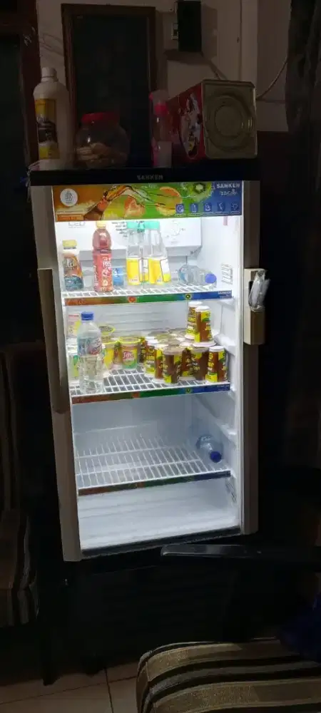 Buc showcase 3 rak sanken bekas seperti baru mulus no lecet siap pakai