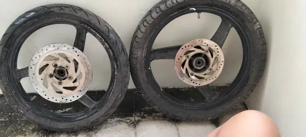 Dijual 2 unit Velg copotan ninja Rr berikut Ban & cakram