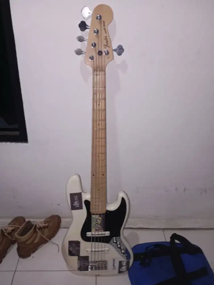 Gitar bass fender 5 string