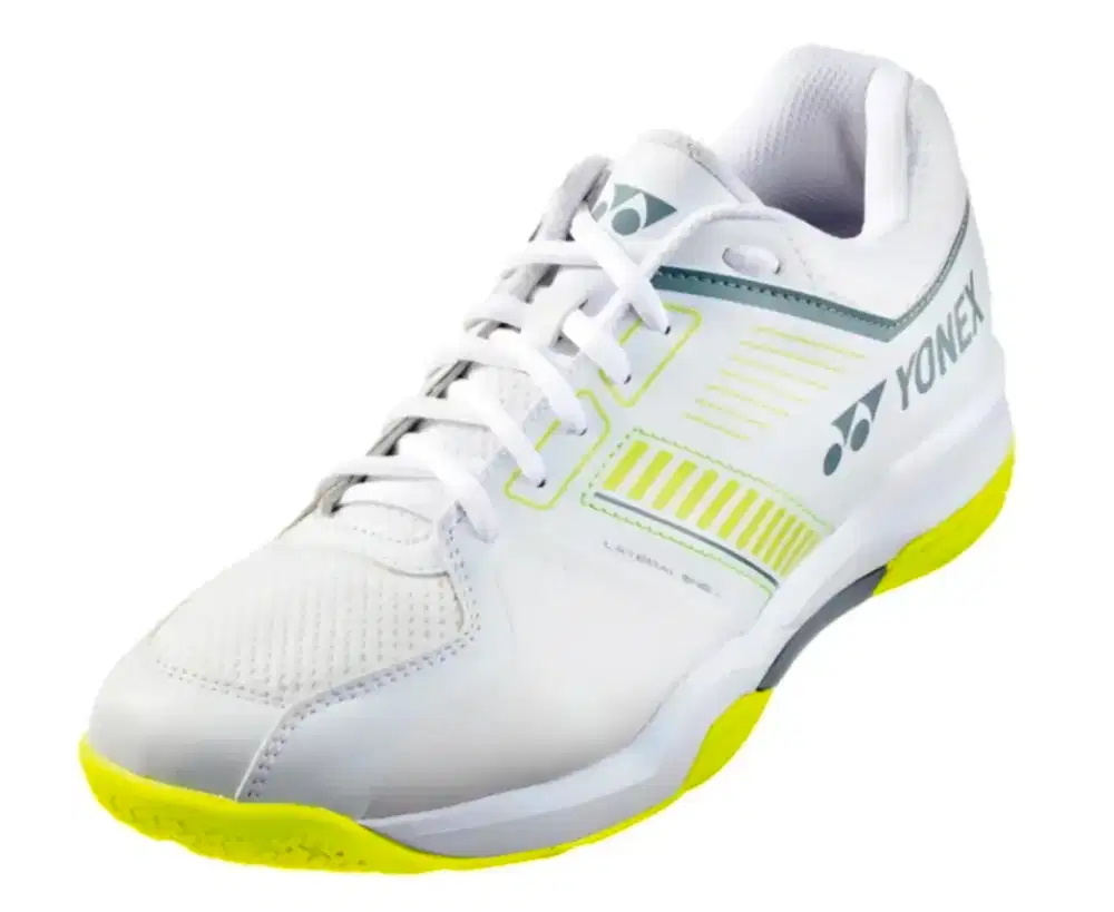 Sepatu badminton baru