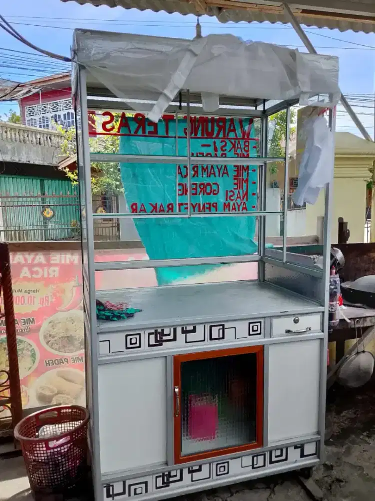 Etalase untuk jualan