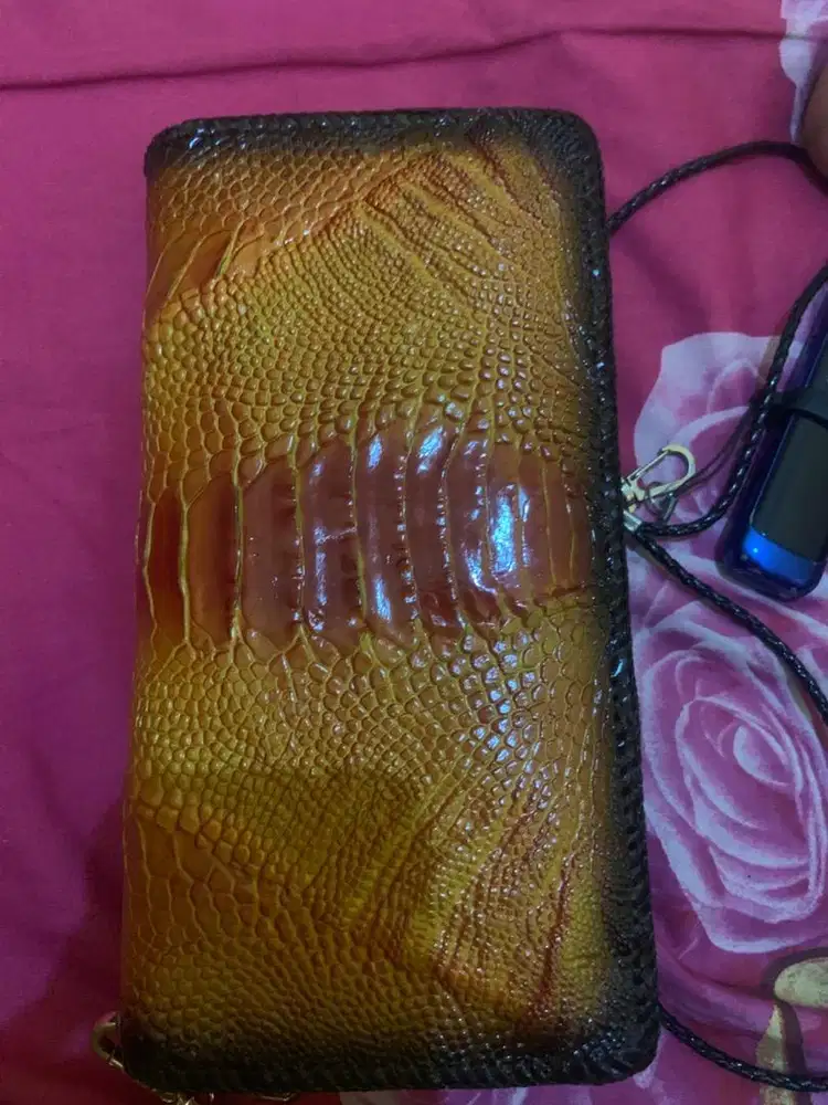 Dompet burung kiswari asal marauke