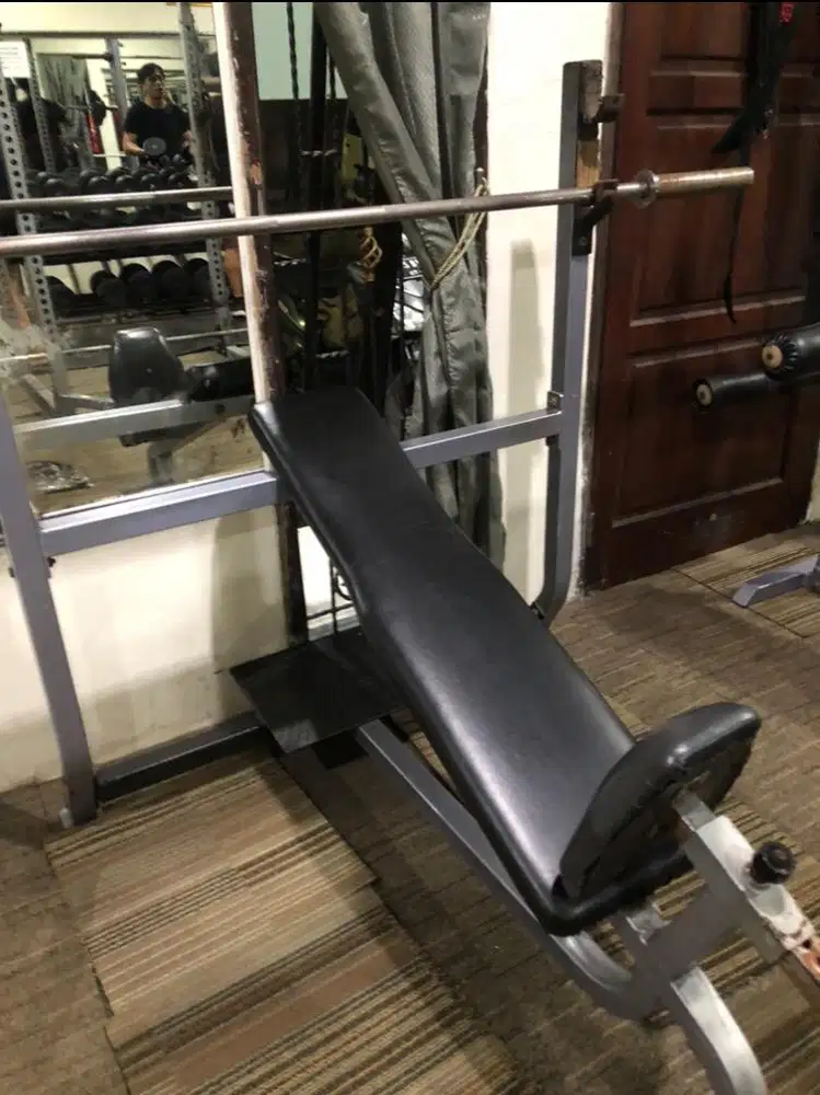 Bench Press Flat, Decline & Incline Delta Gym