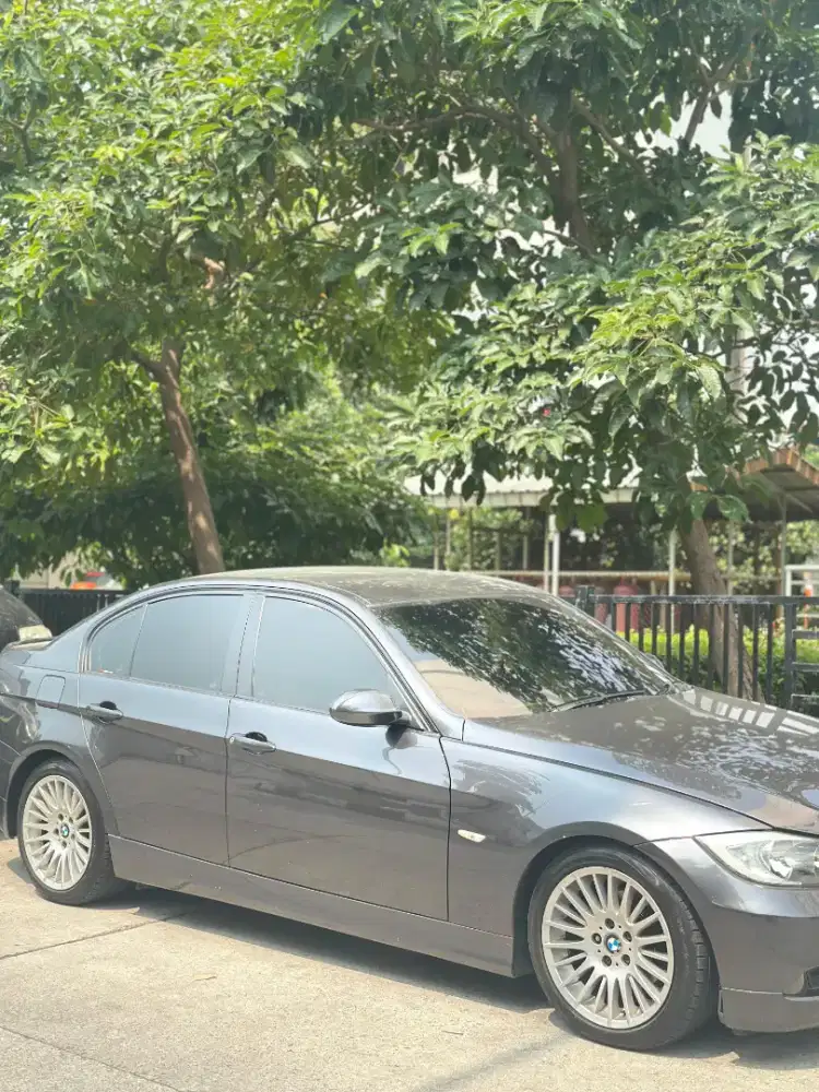 BMW E90 320i 2008 AT