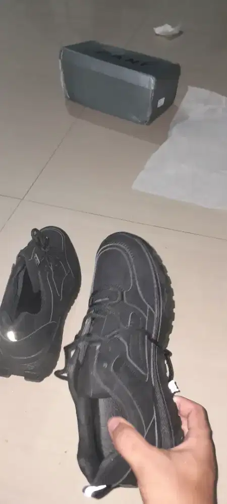 Sepatu CANI hitam