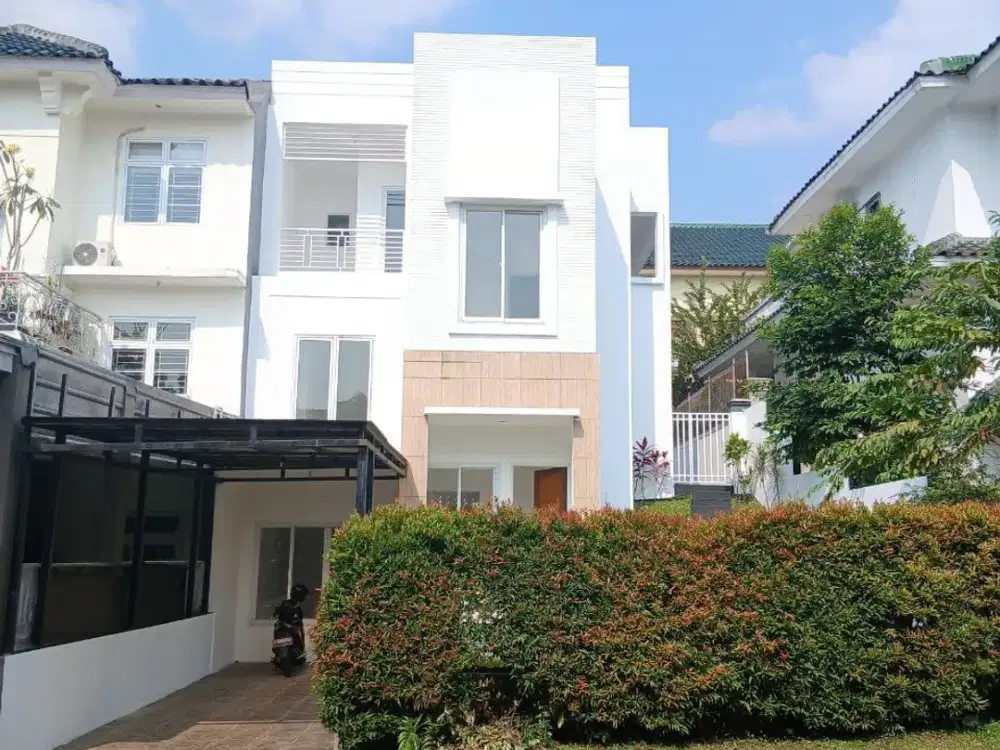 Rumah bagus 3 lantai siap huni MURAH BANGET di Sentul City Bogor