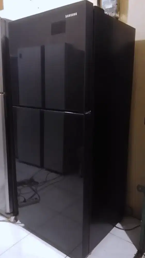 Kulkas 2 pintu JUMBO merek Samsung warna mewah HITAM model tempergllas