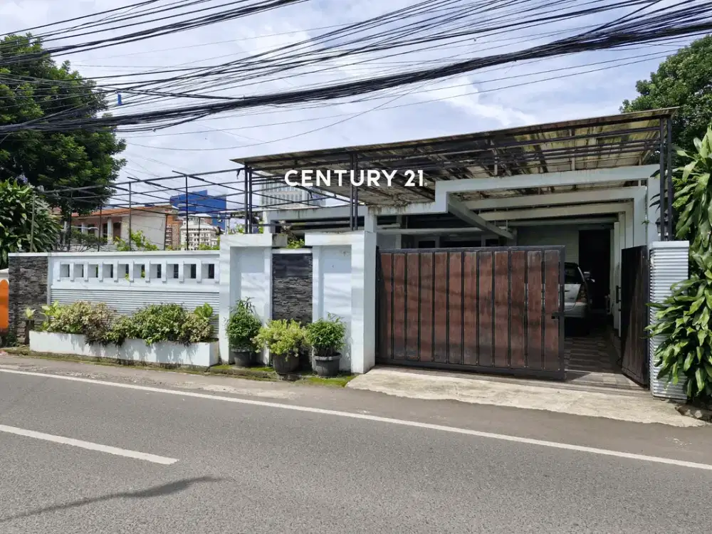 Rumah Luas 2 Lantai Ada Swimming Pool Di Jaksel RN 18326