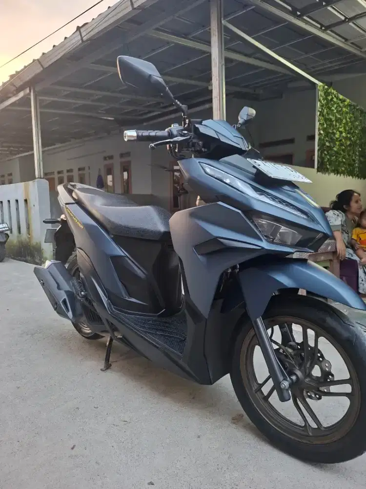 Vario 2024 biru low km