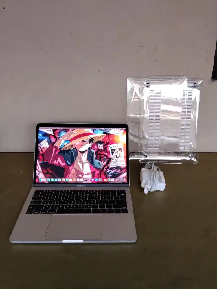 MacBook Pro 2016 8/256 Silver