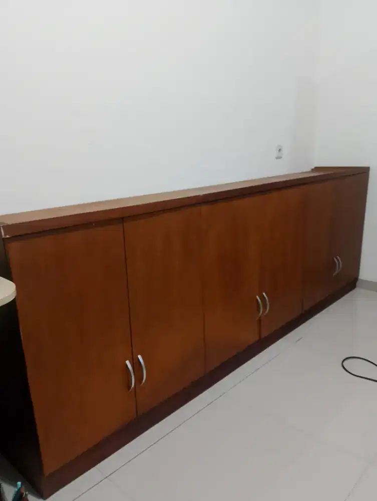 Dijual lemari 6 pintu bisa digantung di tembok