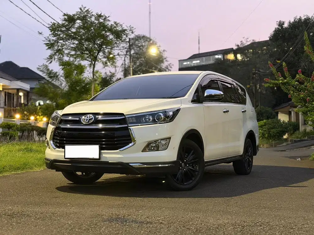 [CASH] TOYOTA INNOVA VENTURER 2.4 Diesel A/T NIK  2018 PEMAKAIAN 2019