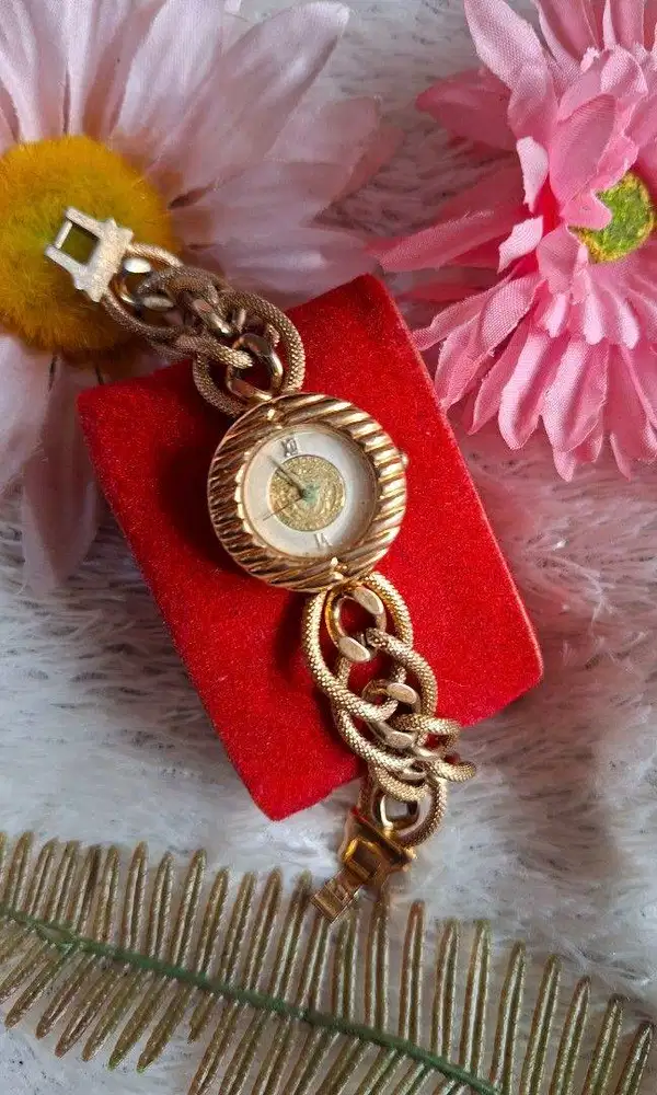 jam tangan V Signature Vintage Ladies Watch.
