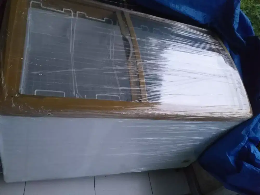 Kulkas freezer kaca