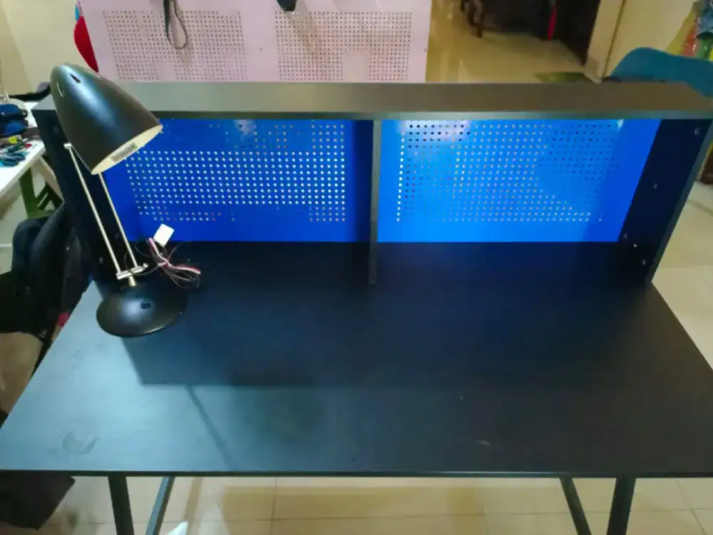 meja belajar atau kerja