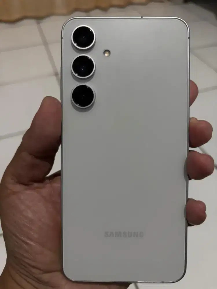 Samsung S24FE 8/256