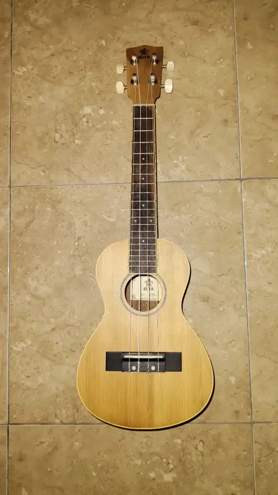 Ukulele KUYA Original – Mulus Terawat, Suara Jernih & Nyaman Dimainkan