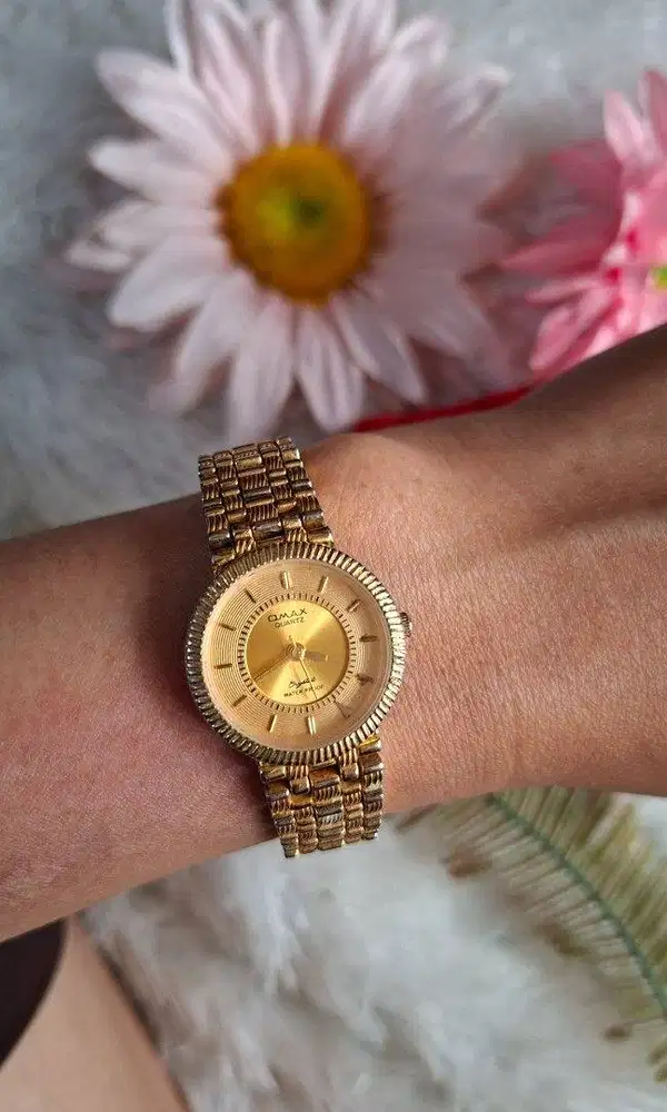 Jam Tangan Wanita 0MAX Quartz Gold Dial Vintage