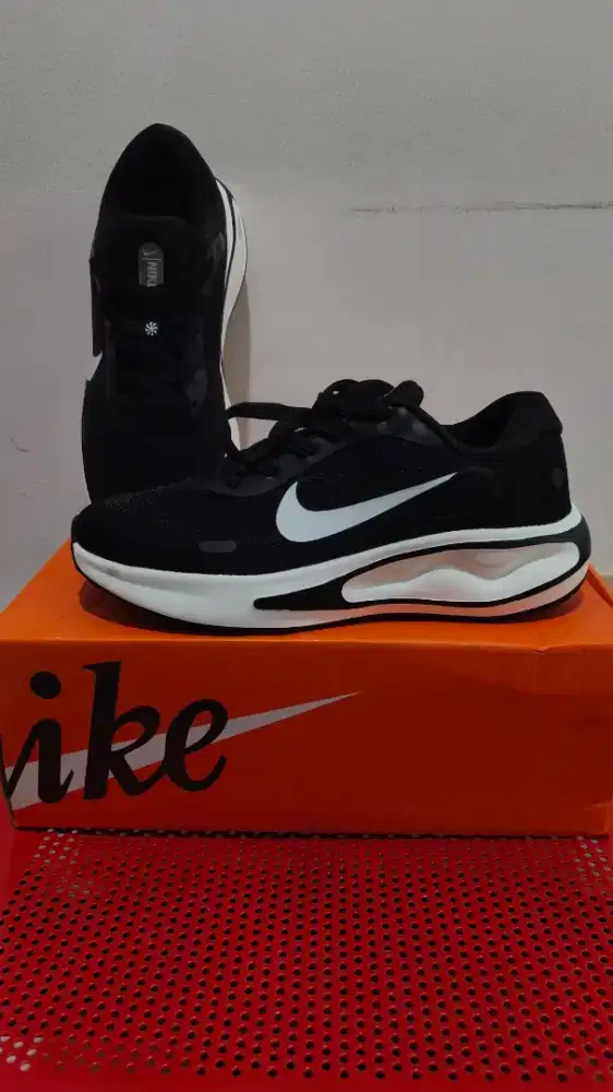 Sepatu Nike Journey Black