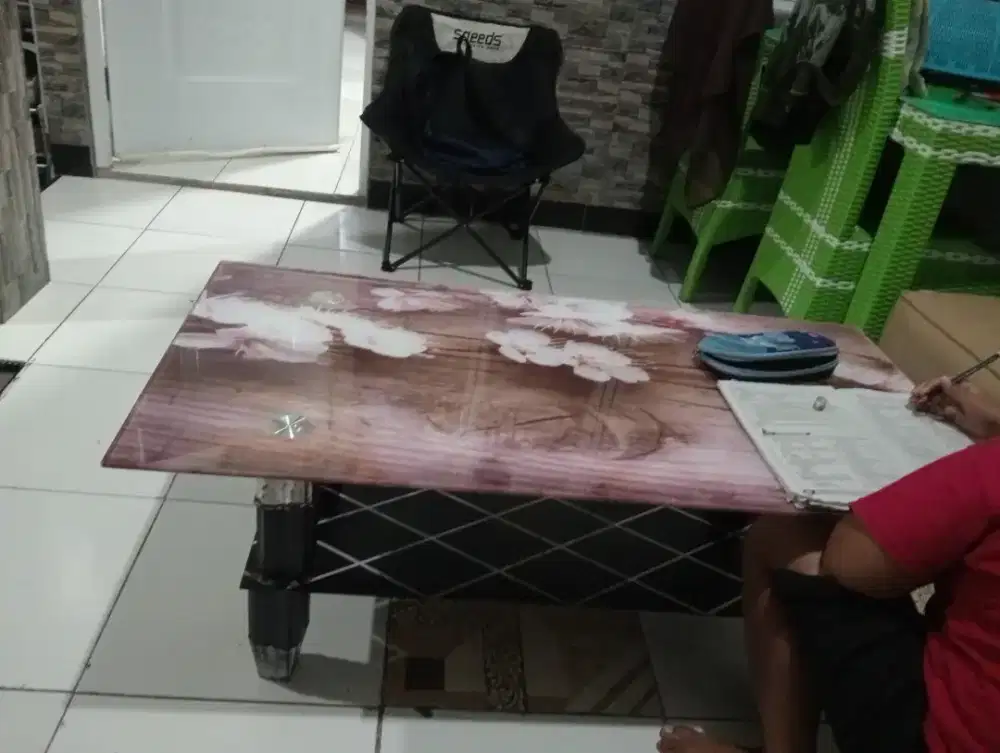 Meja kaca ruang tamu minimalis