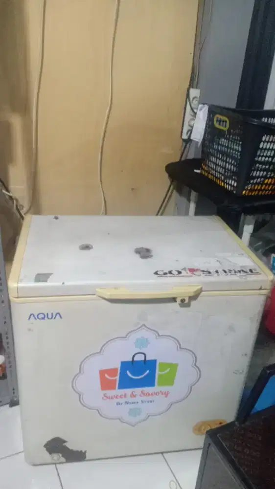 CHEST FREEZER MERK AQUA KAPASITAS 160 LITER
