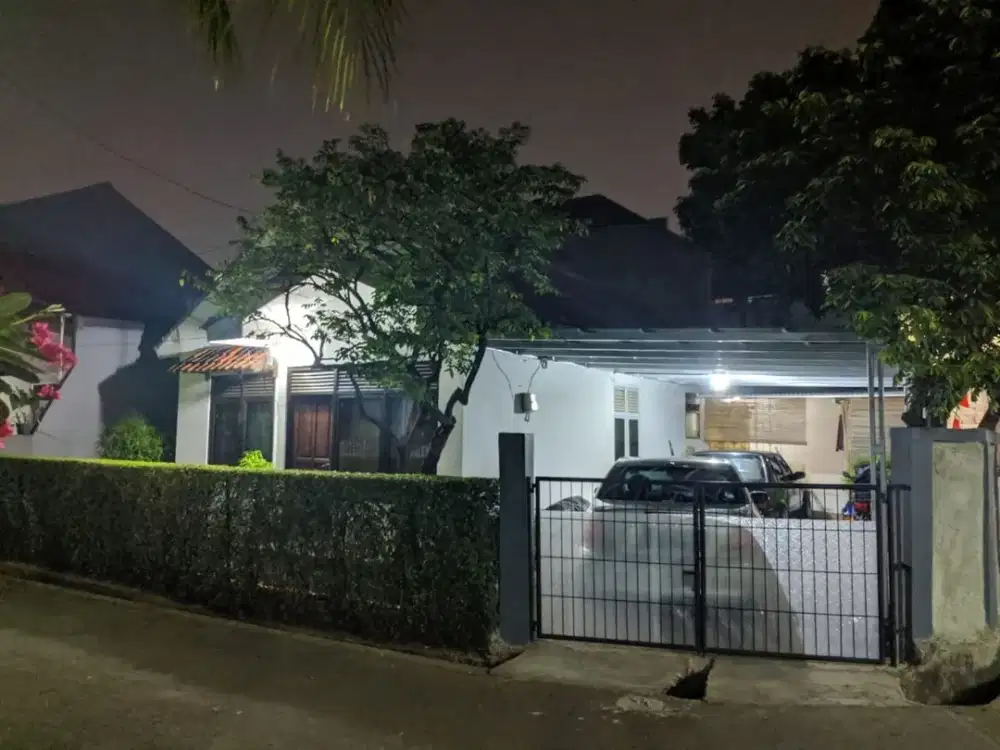 Rumah komplek pjmi bintaro dekat stan dan sekolah al azhar