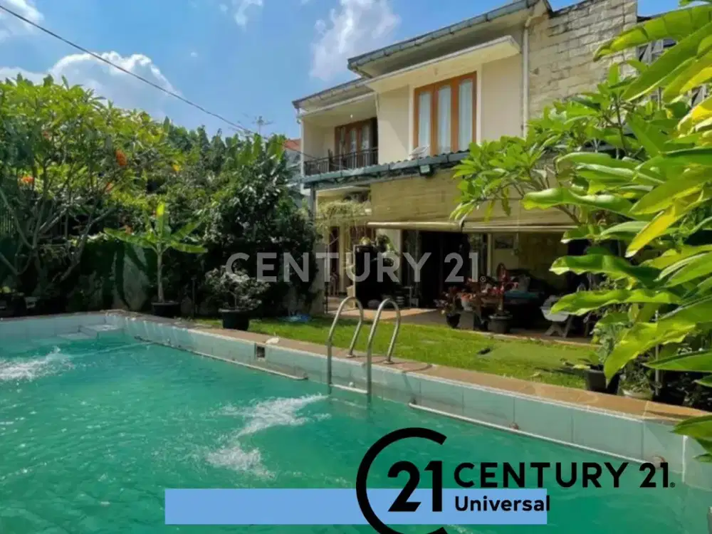 Rumah Tropikal Dengan Swimming Pool Di Lebak Bulus Jaksel