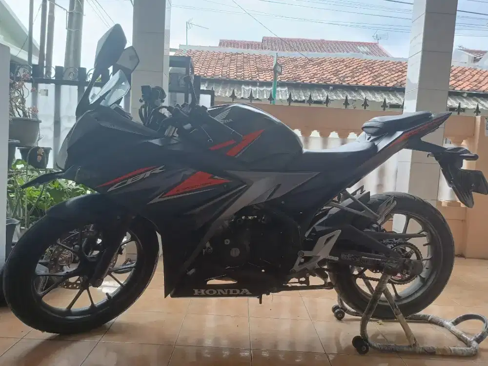 CBR 150 R HITAM KM 1600an