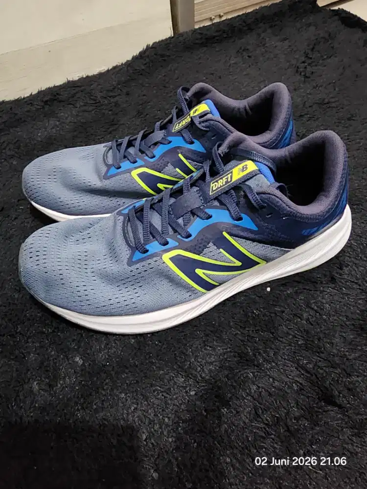 Di jual sepatu bekas, size 41,5 merk NB