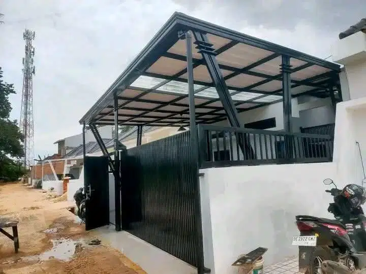 Kanopi transparan