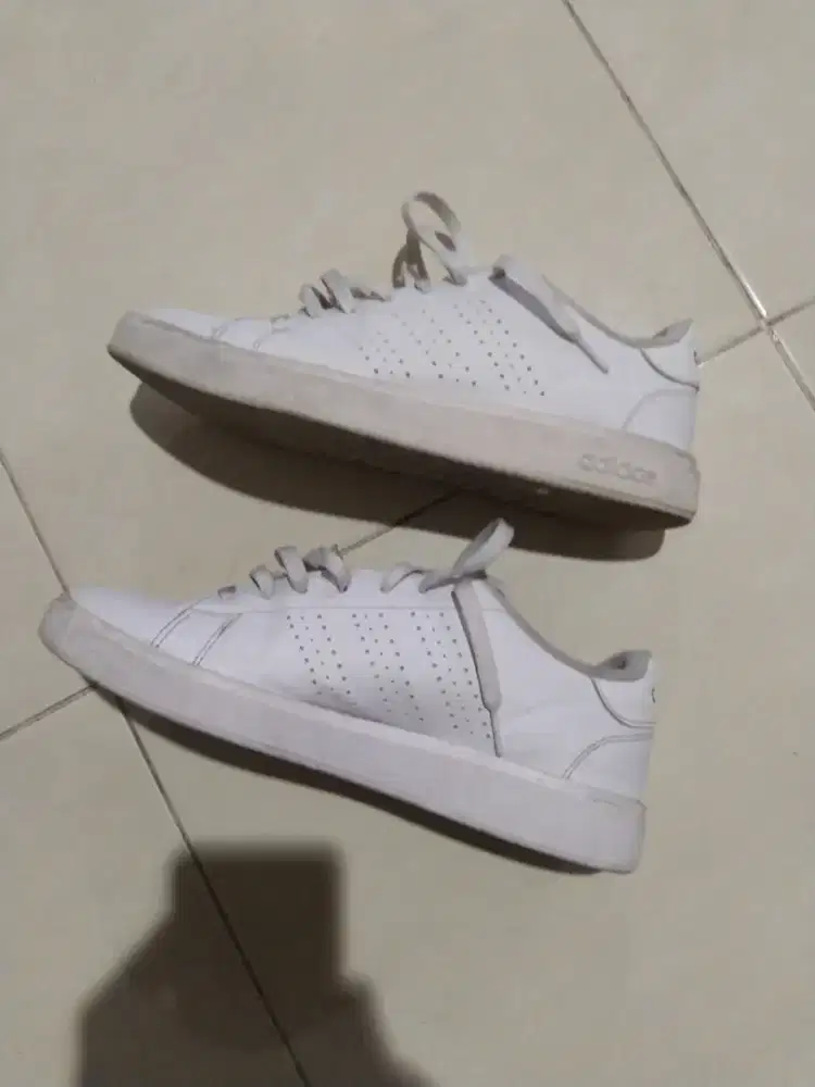 sepatu Adidas bekas