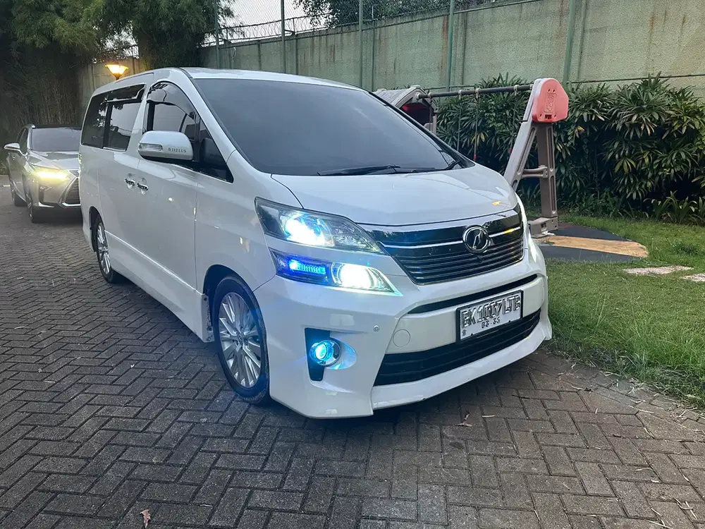 Toyota Vellfire 2013 Bensin