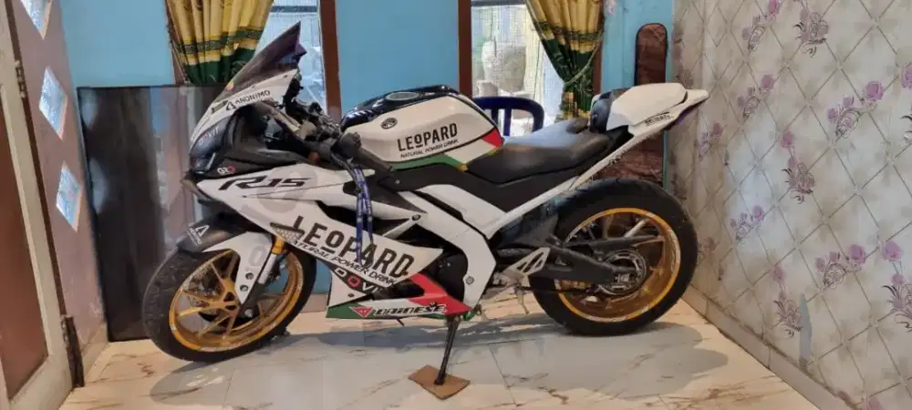 Yamaha R15 Warna Kuning Full Decal